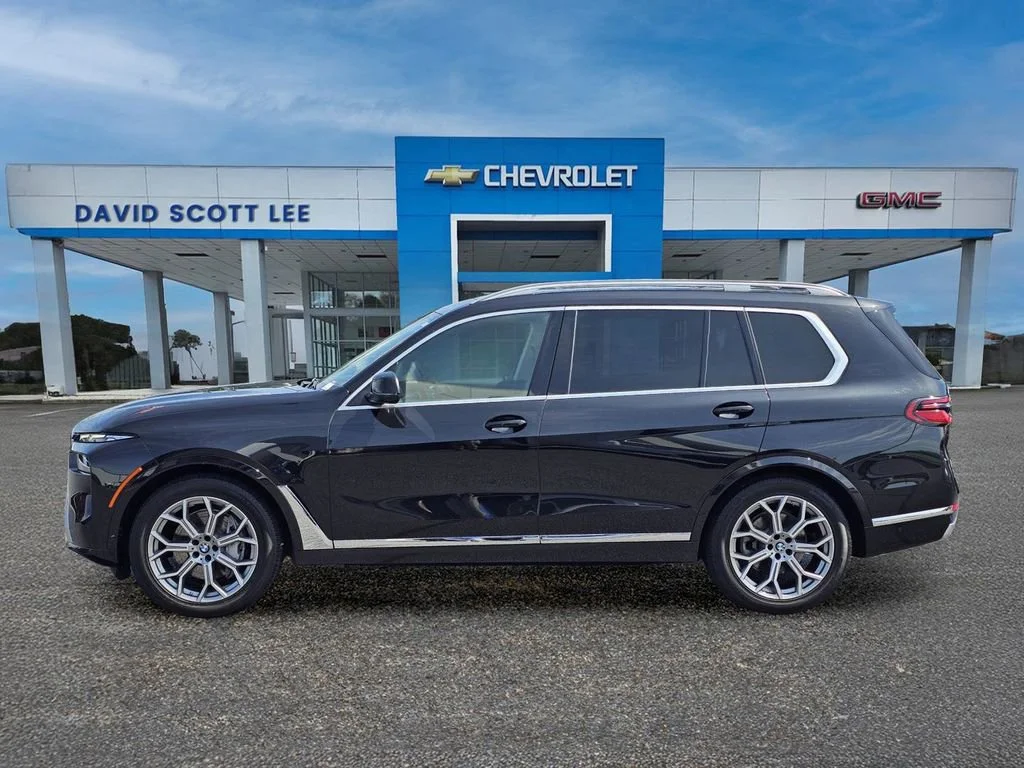 Used 2025 Blue BMW xDrive40i image 13