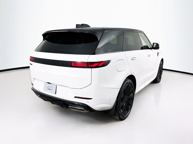 Used 2026  Land Rover Dynamic SE image 5