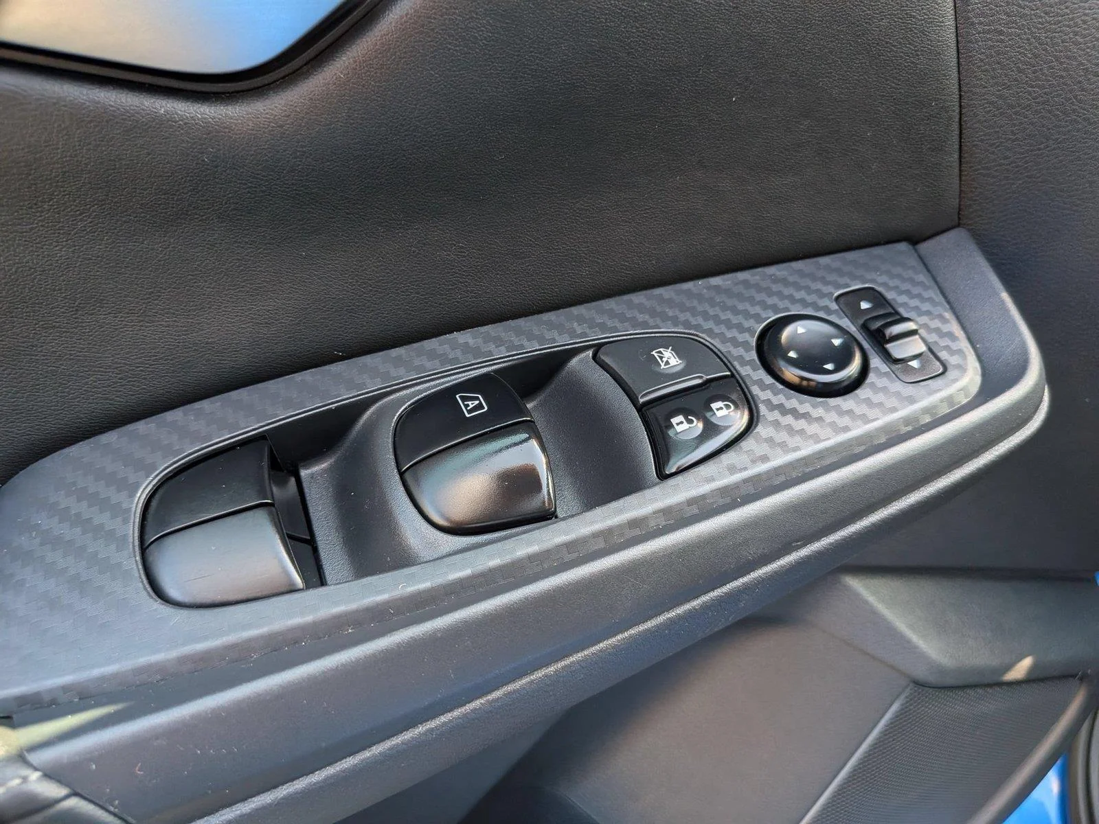 Used 2025 Electric Blue Metallic Nissan SV image 16