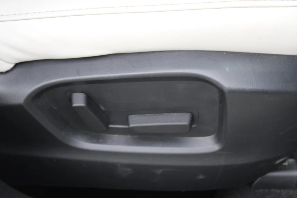 Used 2021 White Mazda Grand Touring image 13
