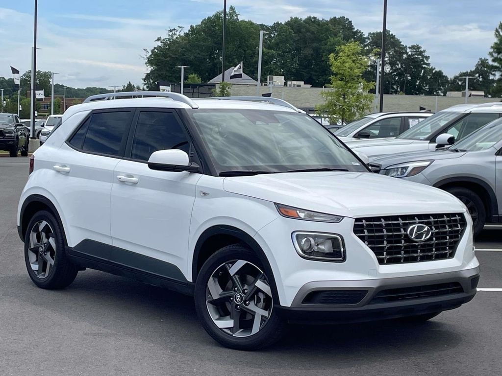 Used 2024 White Hyundai SEL image 1