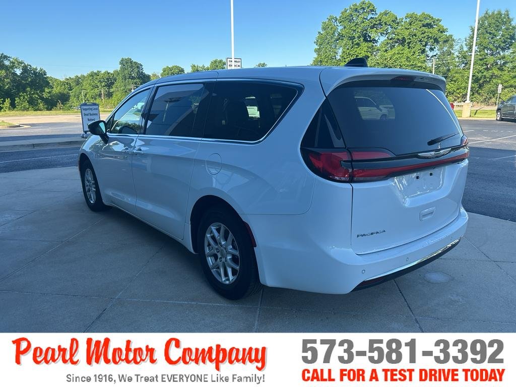 2024 Chrysler Pacifica Touring L - Photo 6