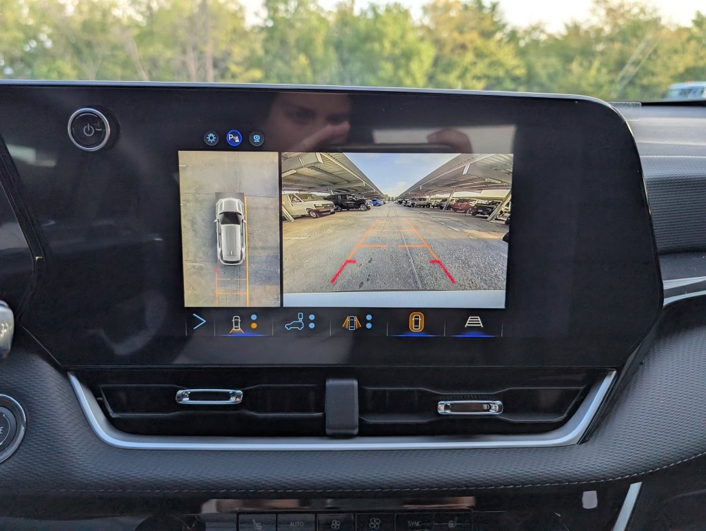 2027 Chevrolet Equinox LT - Photo 20