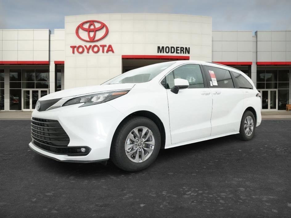 New 2026 Wind Chill Pearl Toyota XLE image 18