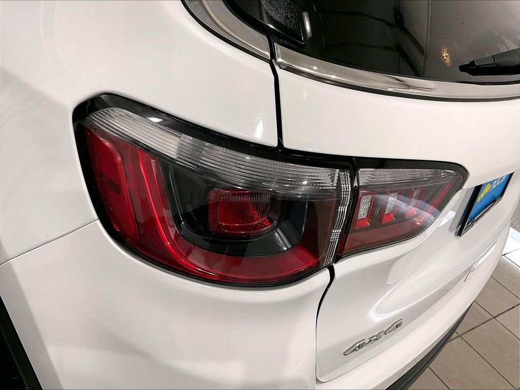 Used 2022 Bright White Clearcoat Jeep Limited image 33