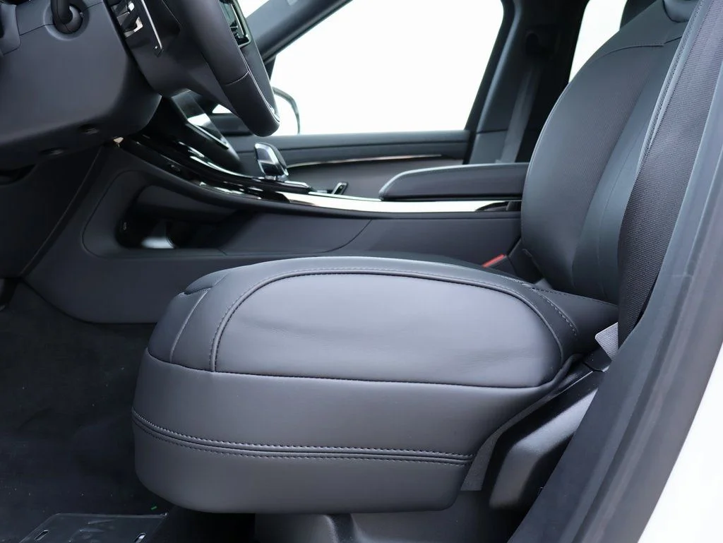 New 2025 Fuji White Land Rover Dynamic SE image 37