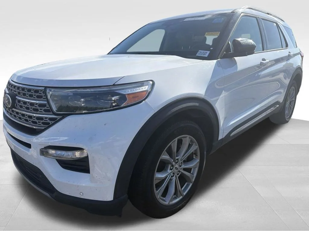 Used 2023 White Ford Limited image 10