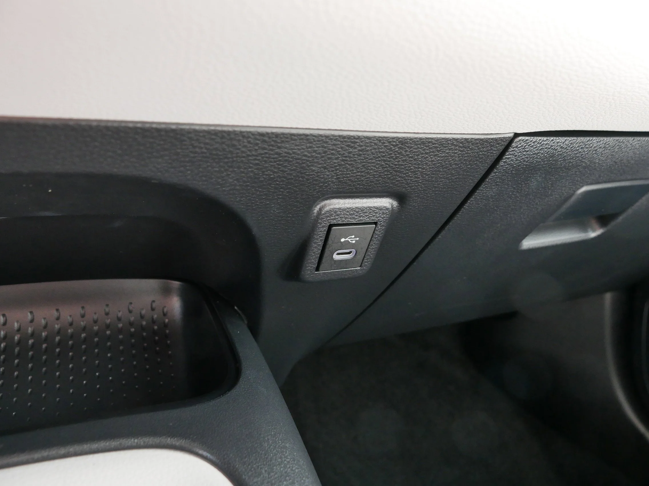 Used 2023 Ice Cap Toyota Hybrid LE image 33