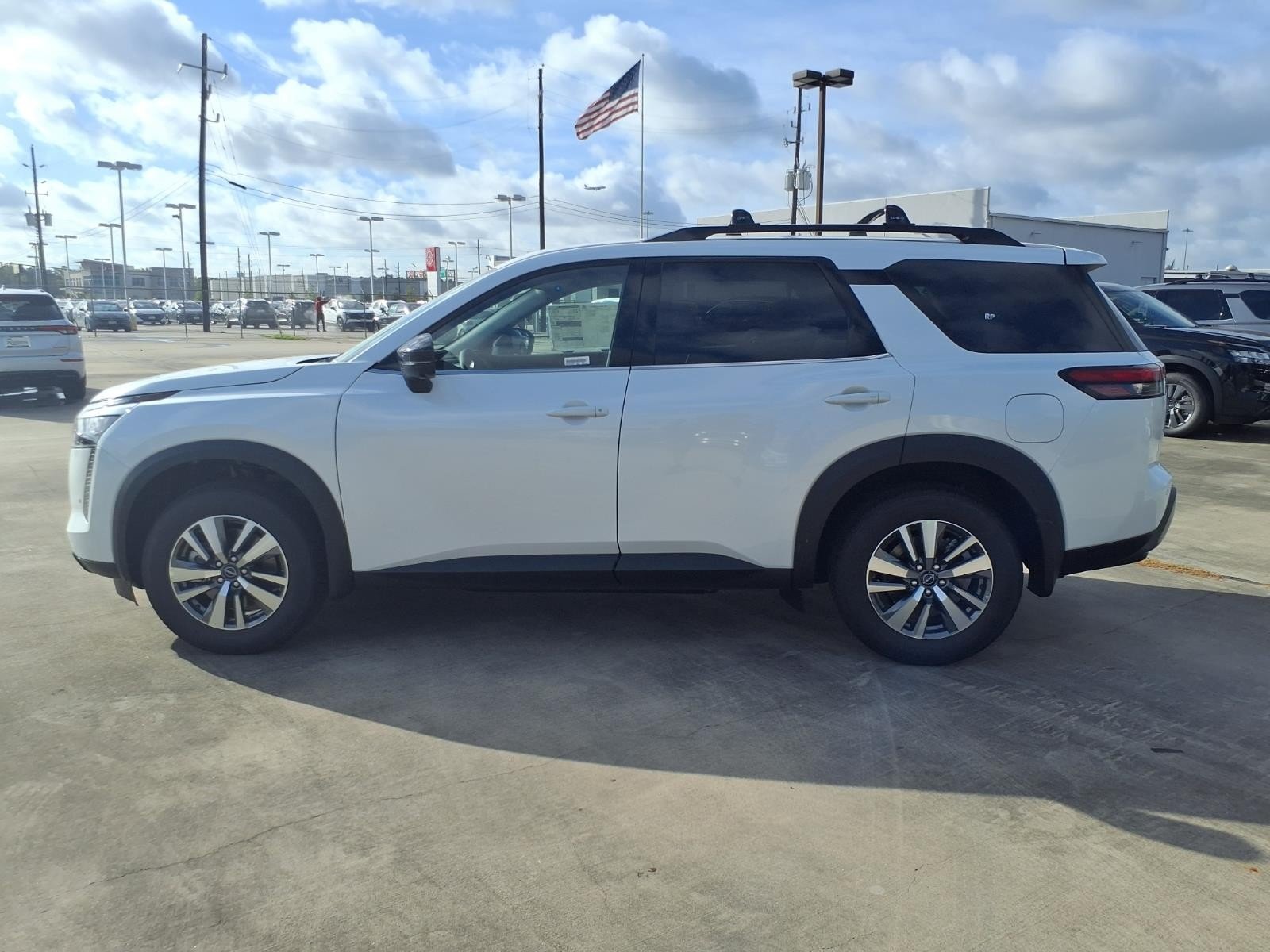 New 2026 Everest White Pearl TriCoat Nissan SL image 8