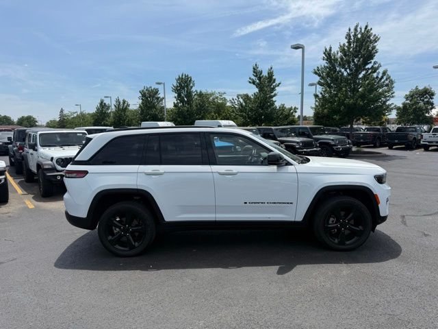 Certified Used 2022 Bright White Clearcoat Jeep Altitude image 5