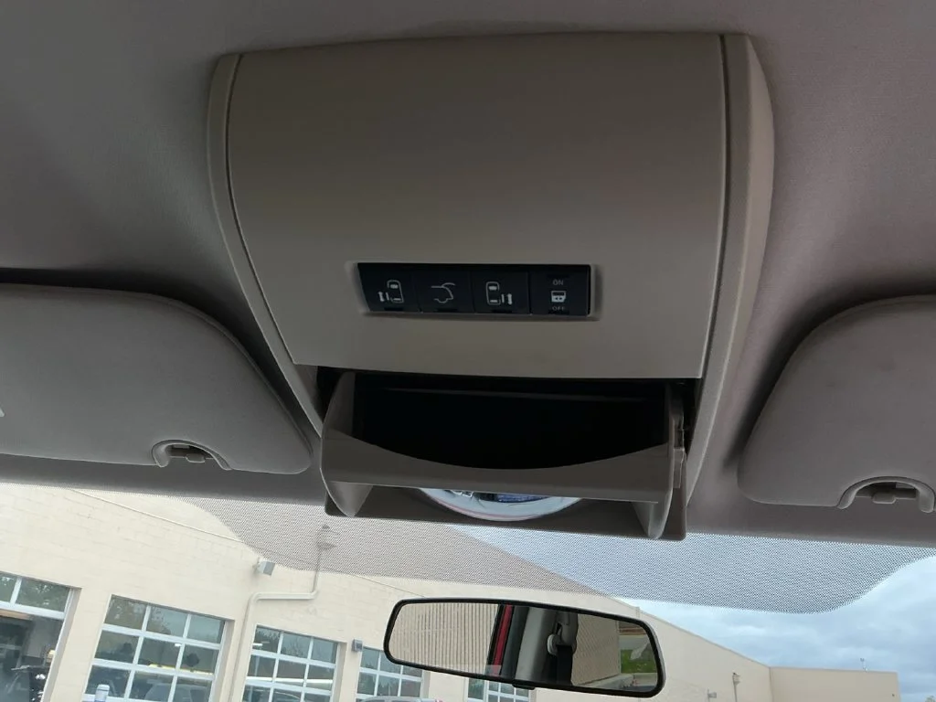 Used 2014 Red Dodge SXT image 34