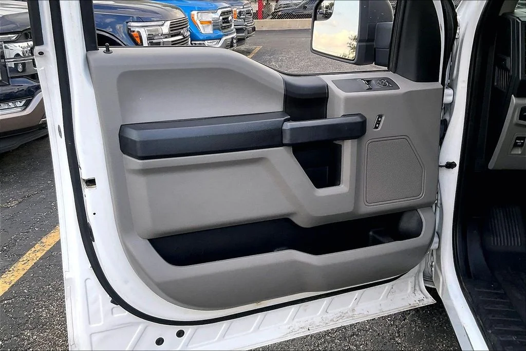 Used 2019 White Ford XL image 22