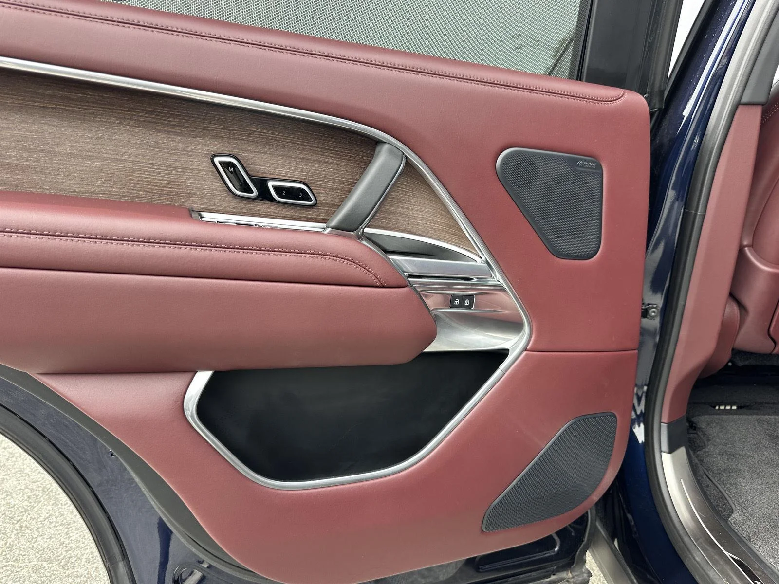 Used 2023 Portofino Blue Metallic Land Rover Autobiography image 21