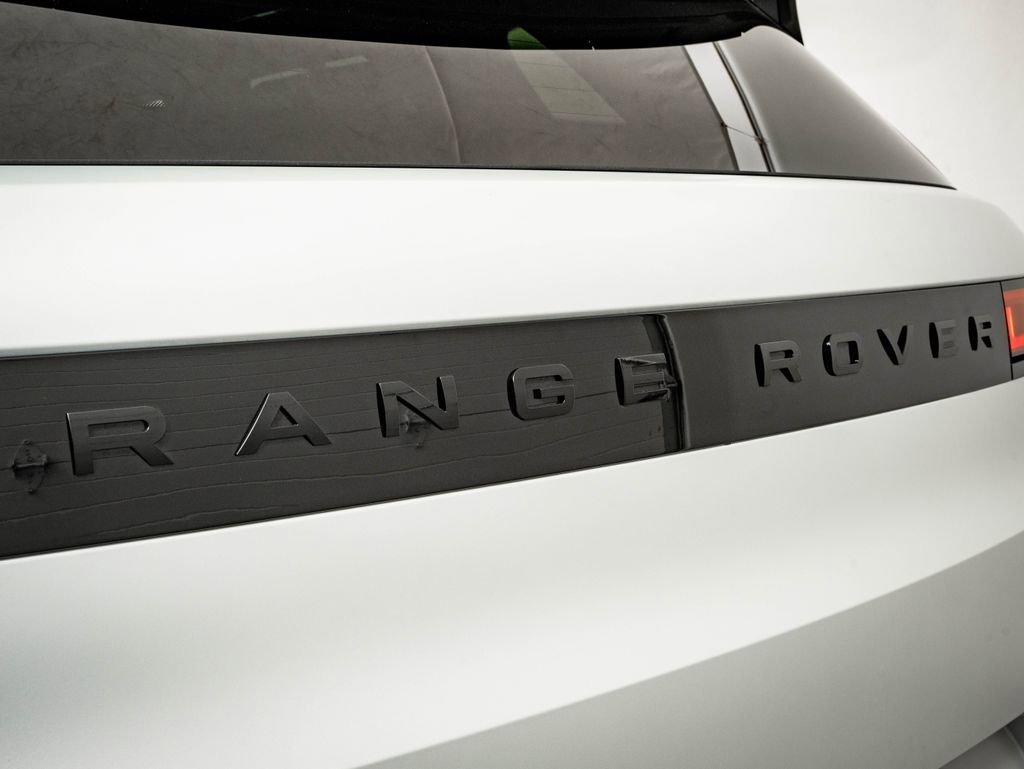 New 2026 Ethereal Frost Satin LAND ROVER  image 18