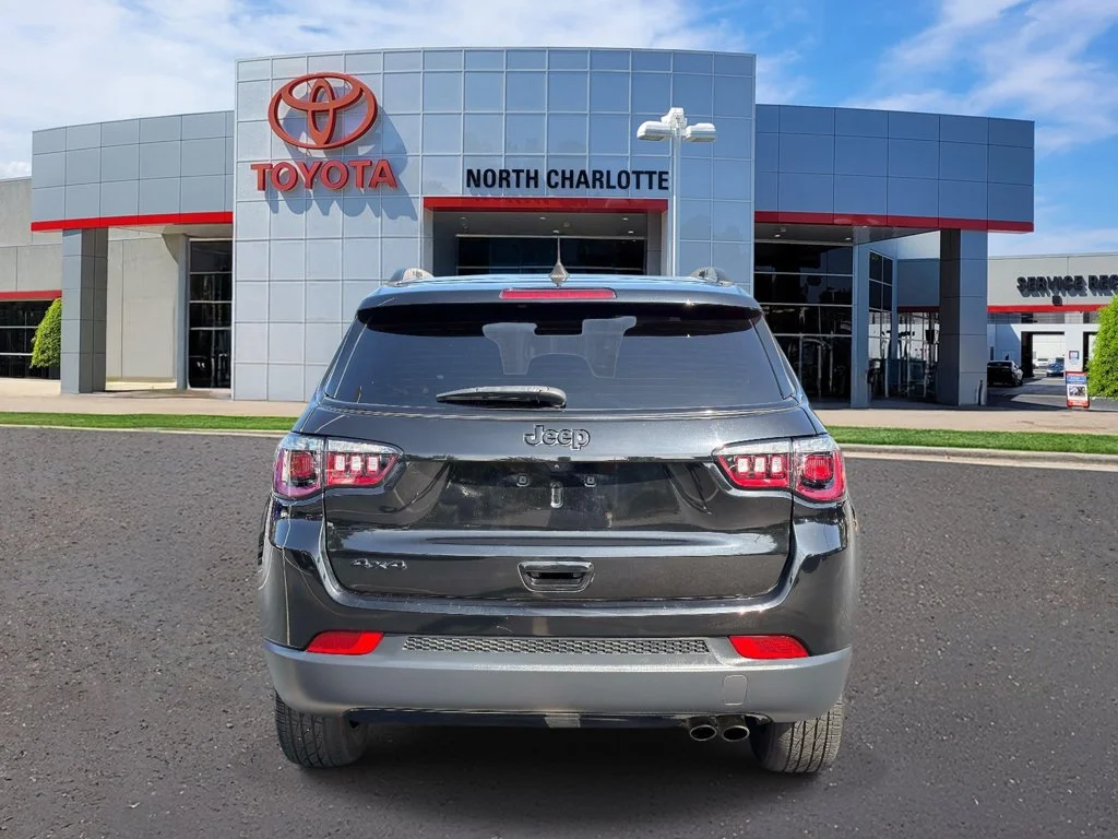 Used 2022 Black Jeep Latitude image 7