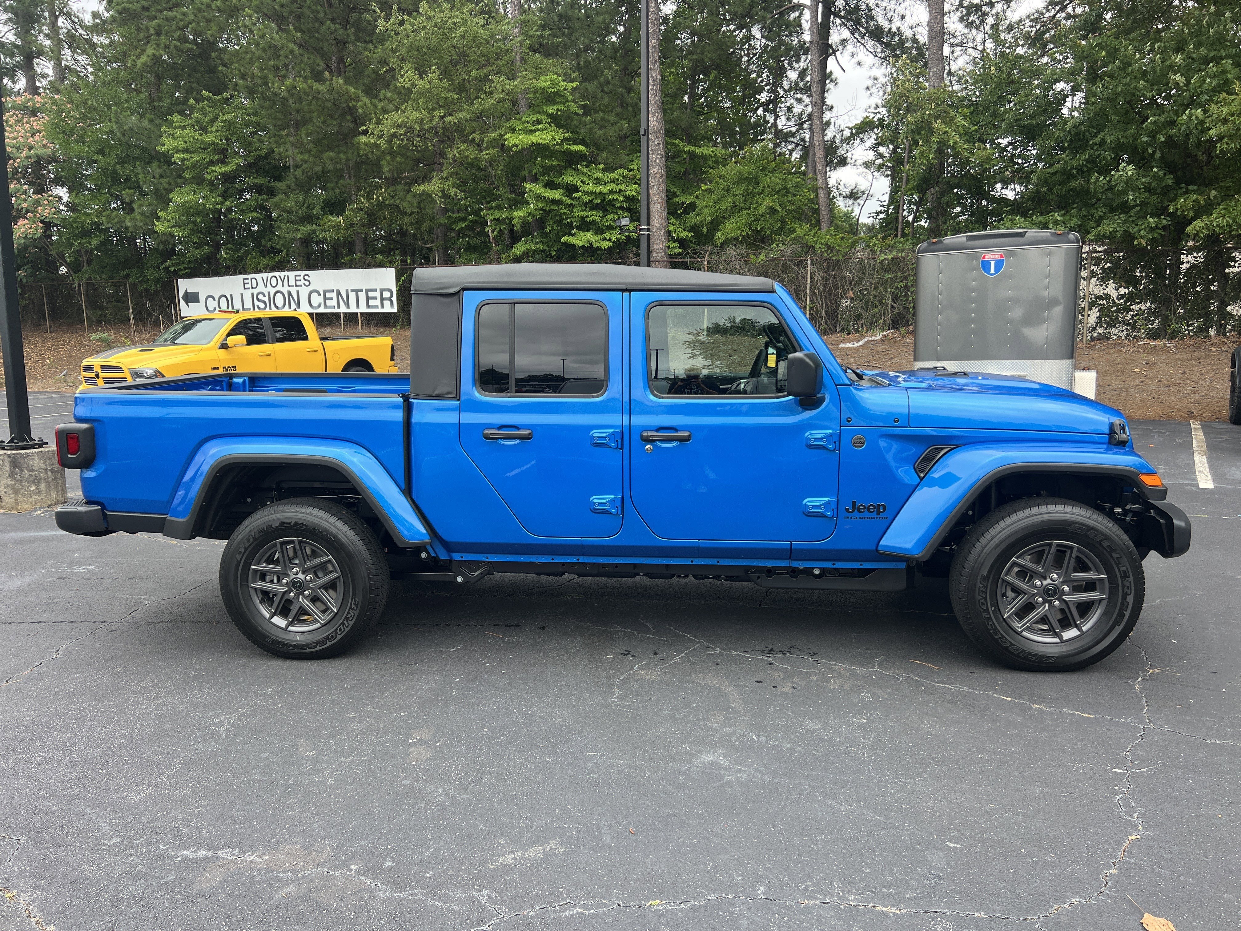 New 2026 Hydro Blue Pearl-Coat Exterior Paint Jeep Sport S image 9