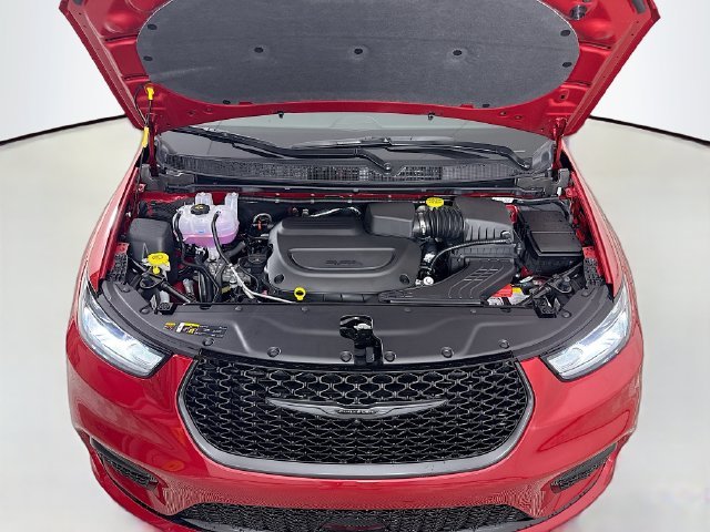 New 2026 Red Hot Pearl-Coat Exterior Paint Chrysler Select image 28