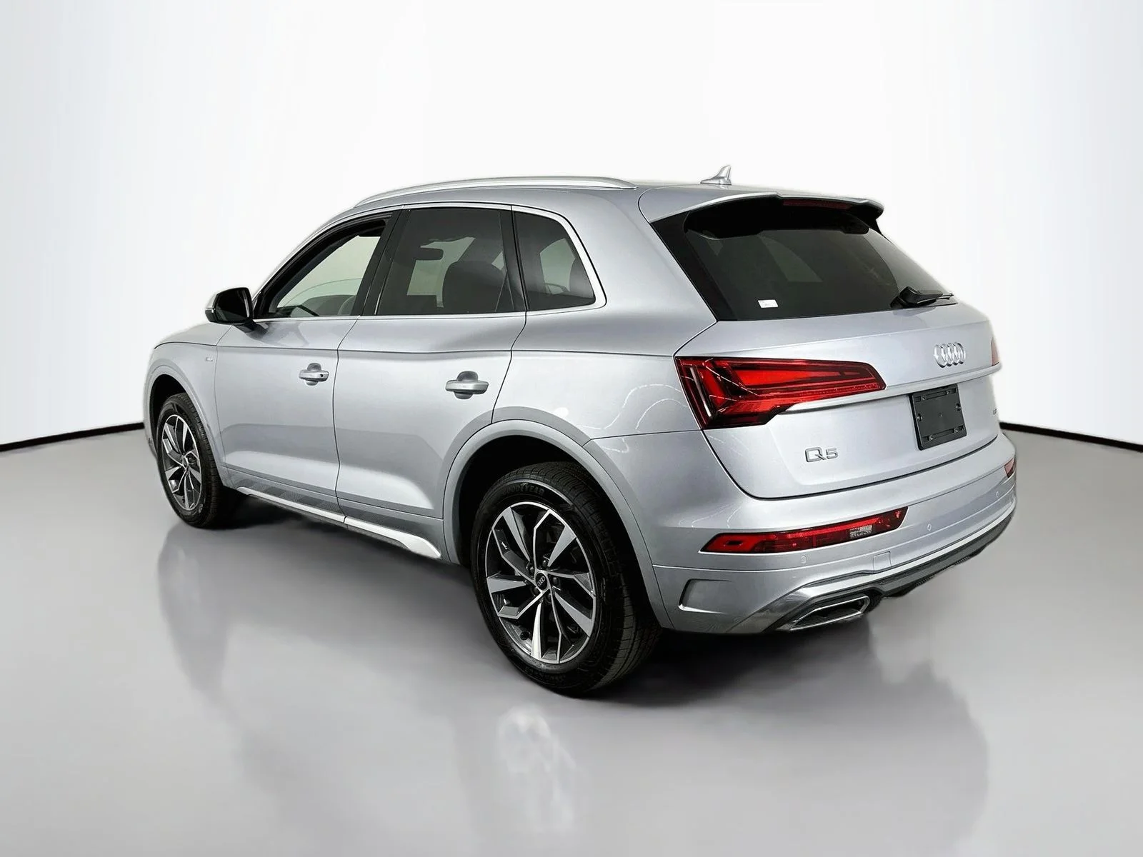 Used 2023 Silver Metallic Audi 45 S line Premium image 5
