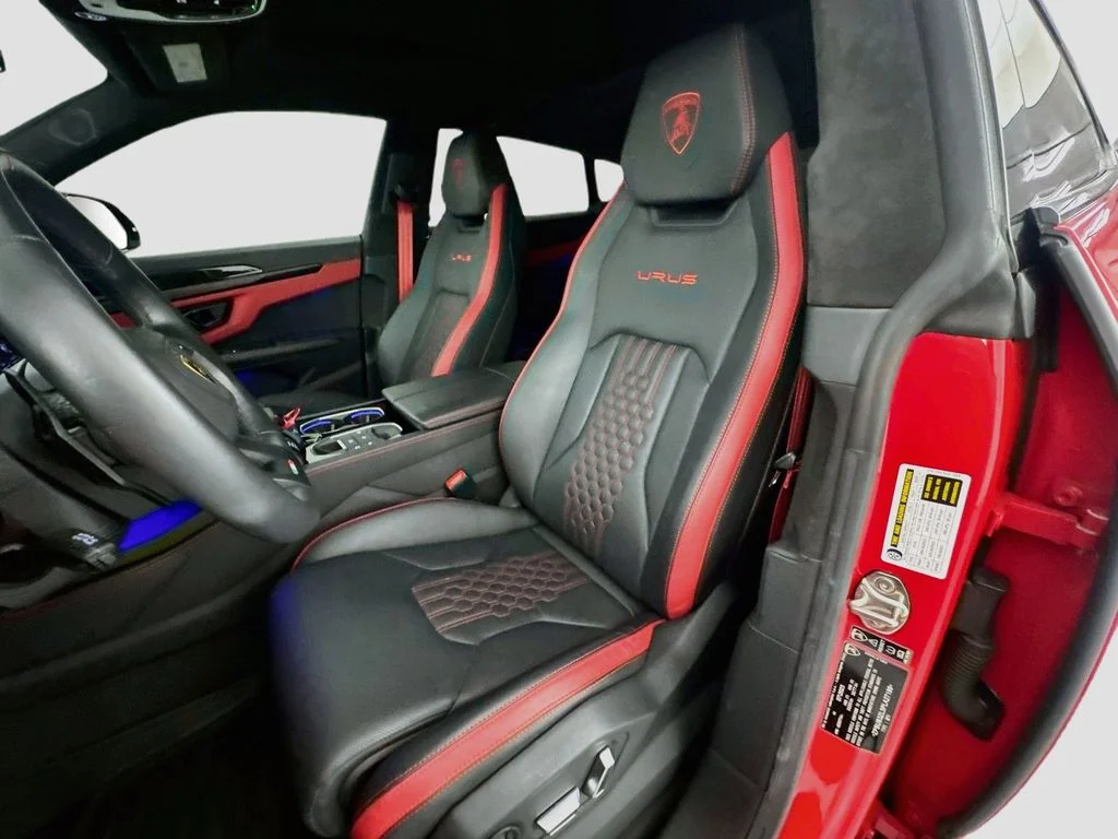 Used 2023 Red Lamborghini S image 22