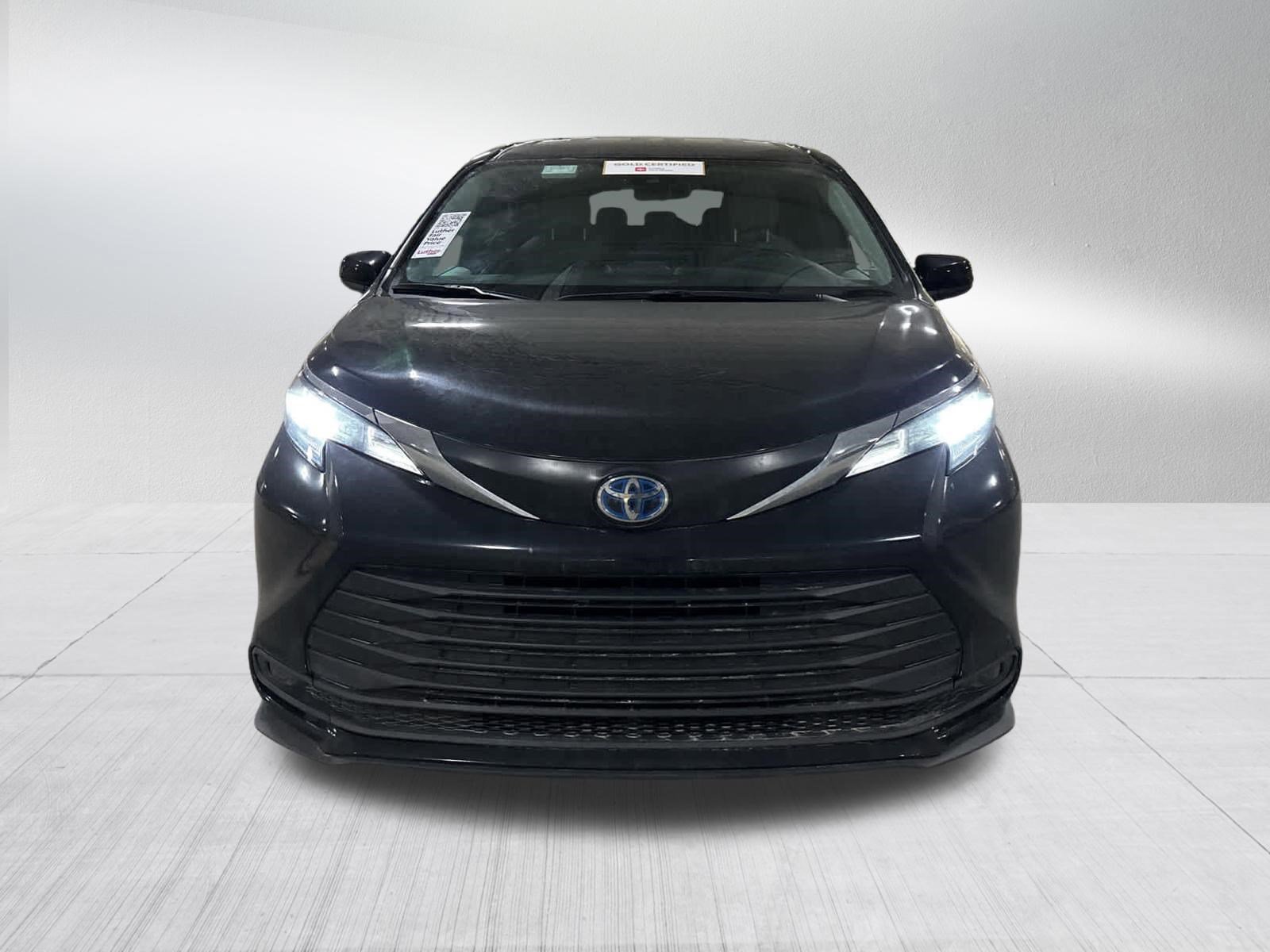 Used 2025 Toyota Sienna LE with VIN 5TDKRKEC4SS237152 for sale in Golden Valley, Minnesota