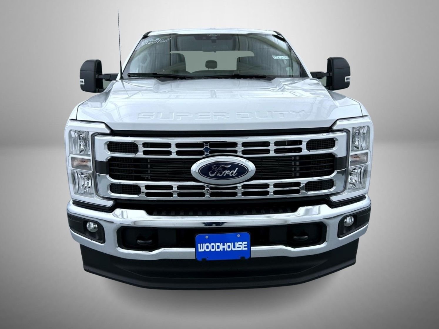 New 2026 Oxford White Ford XLT image 2
