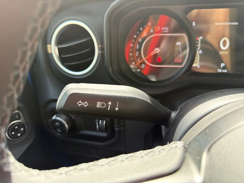 2026 Jeep Gladiator Sahara - Photo 24