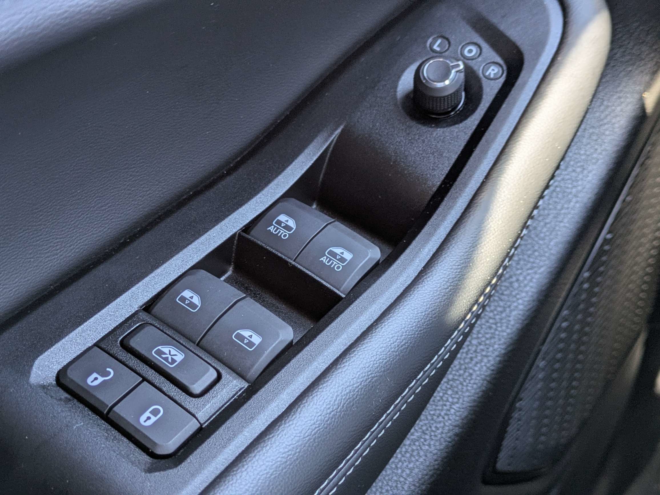 Used 2025 Silver Zynith Jeep Altitude image 28
