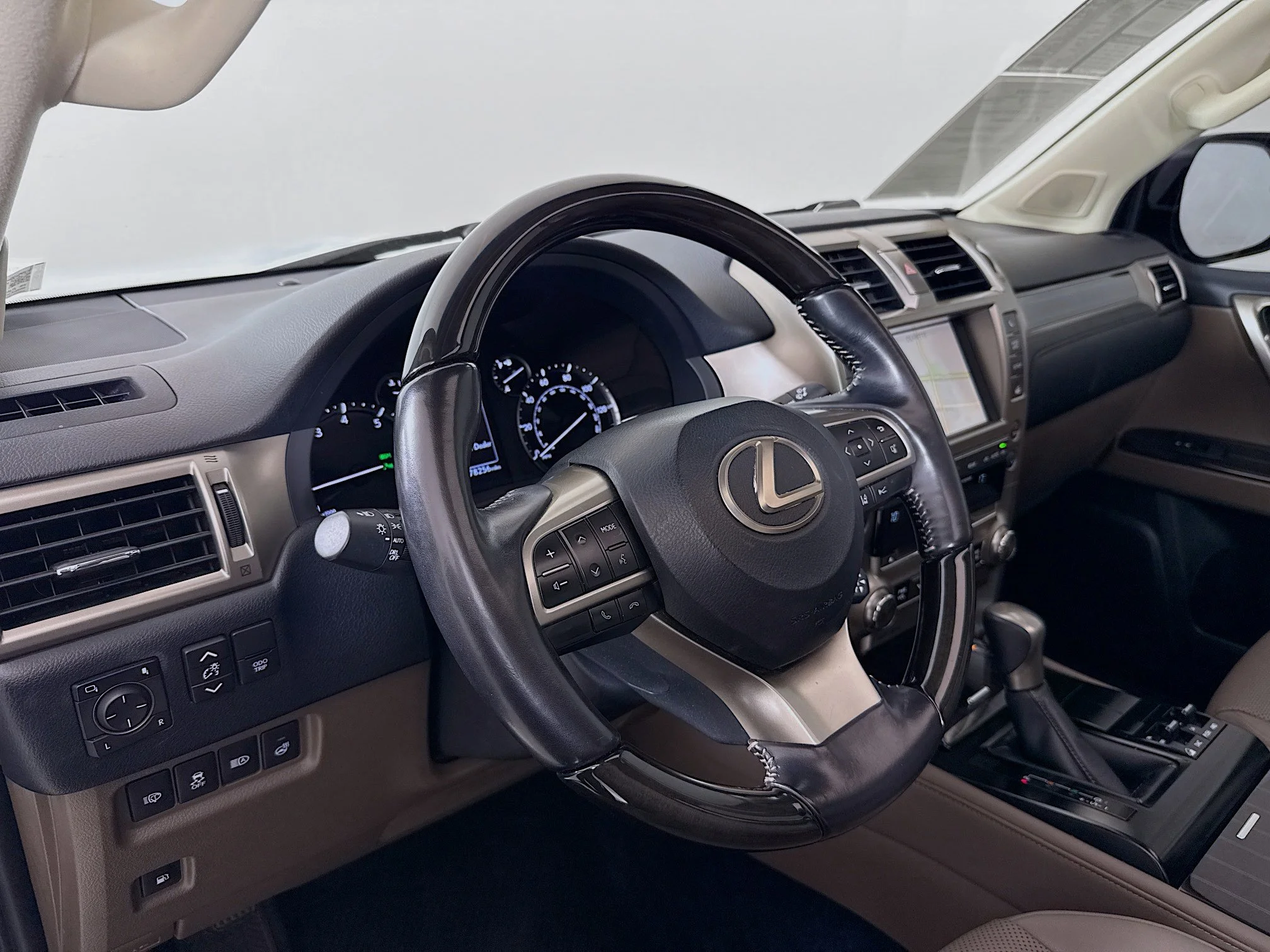 Used 2021 Onyx Black Lexus 460 Premium image 9