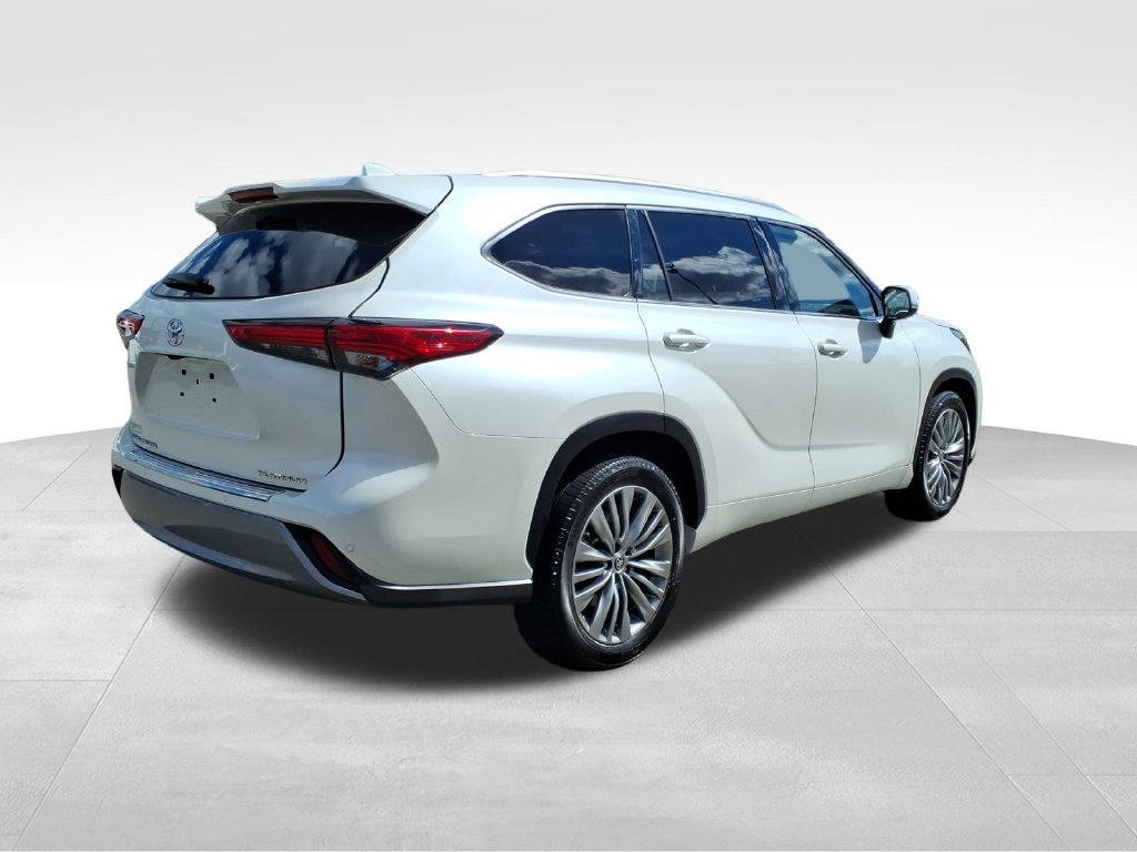 Used 2020 Blizzard Pearl Toyota Platinum image 22