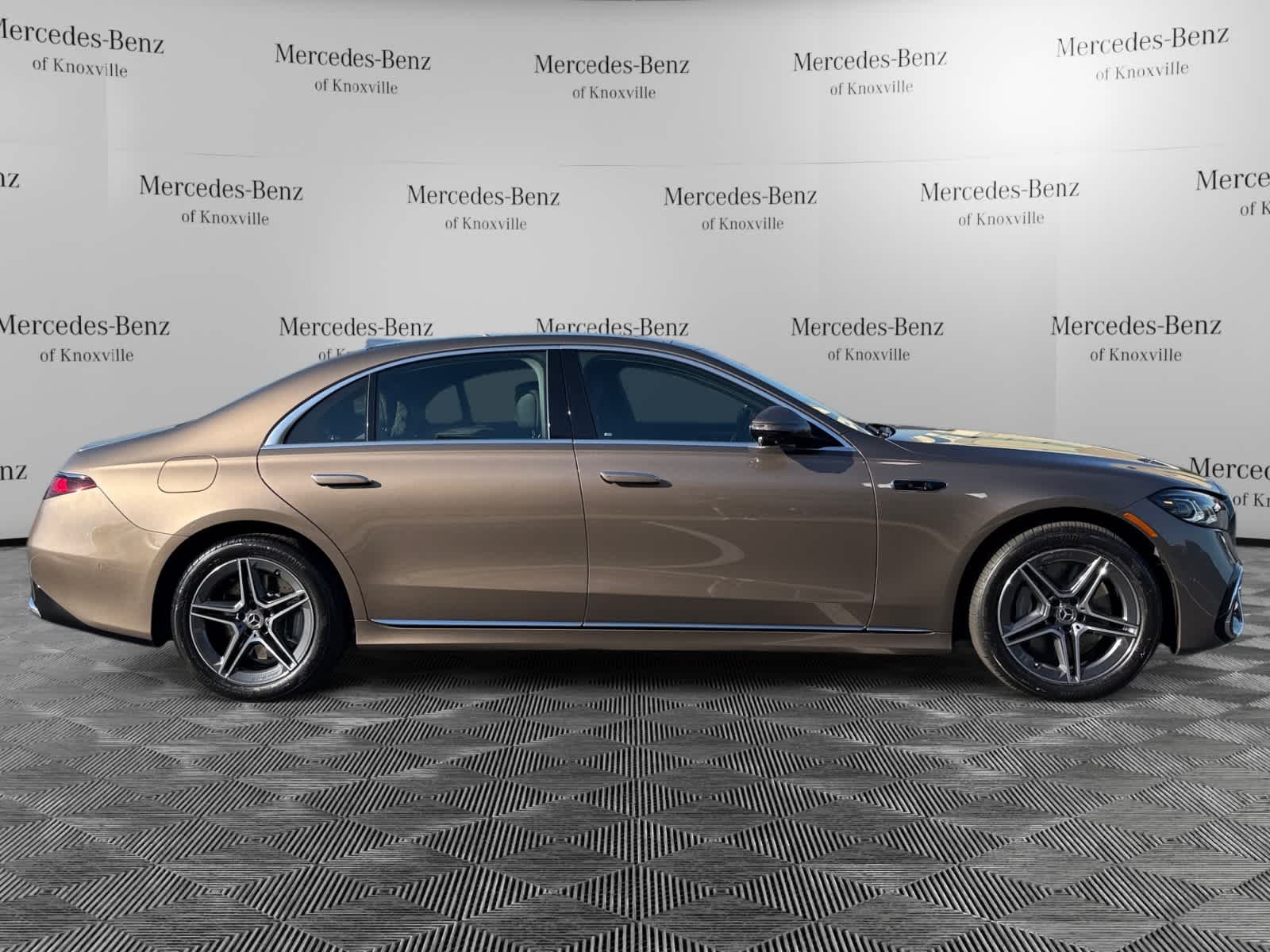 New 2027 Sonoran Brown Metallic Mercedes-Benz S 580 image 6