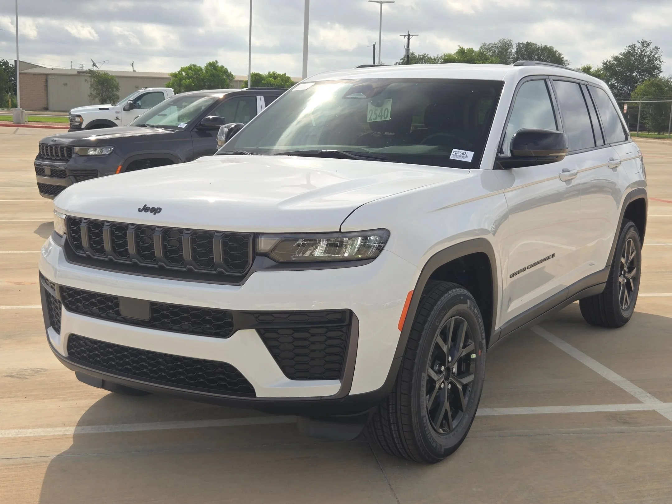 New 2026 Bright White Clearcoat Jeep Altitude image 7