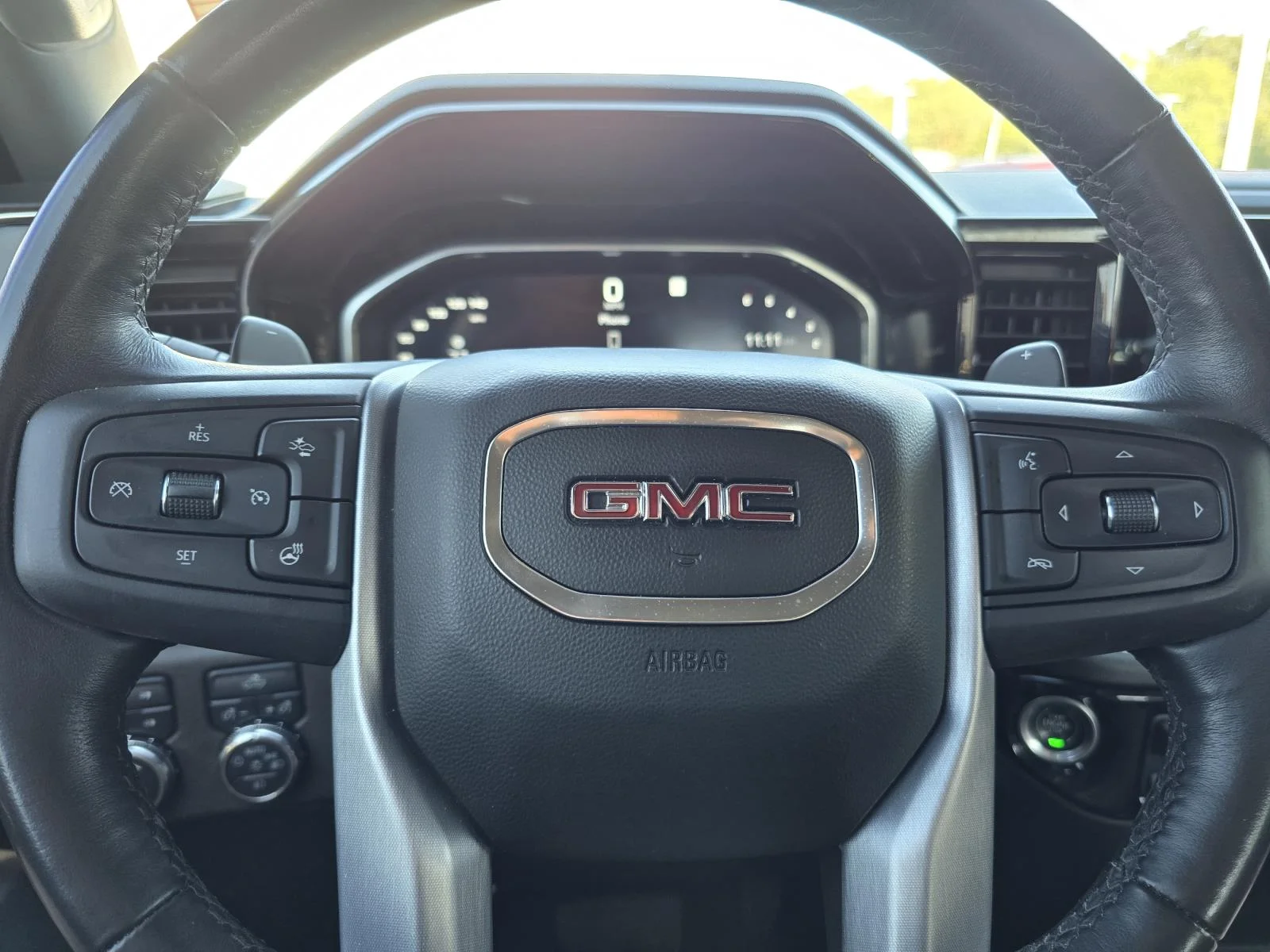 Used 2022 SUMMIT WHITE GMC Elevation image 12