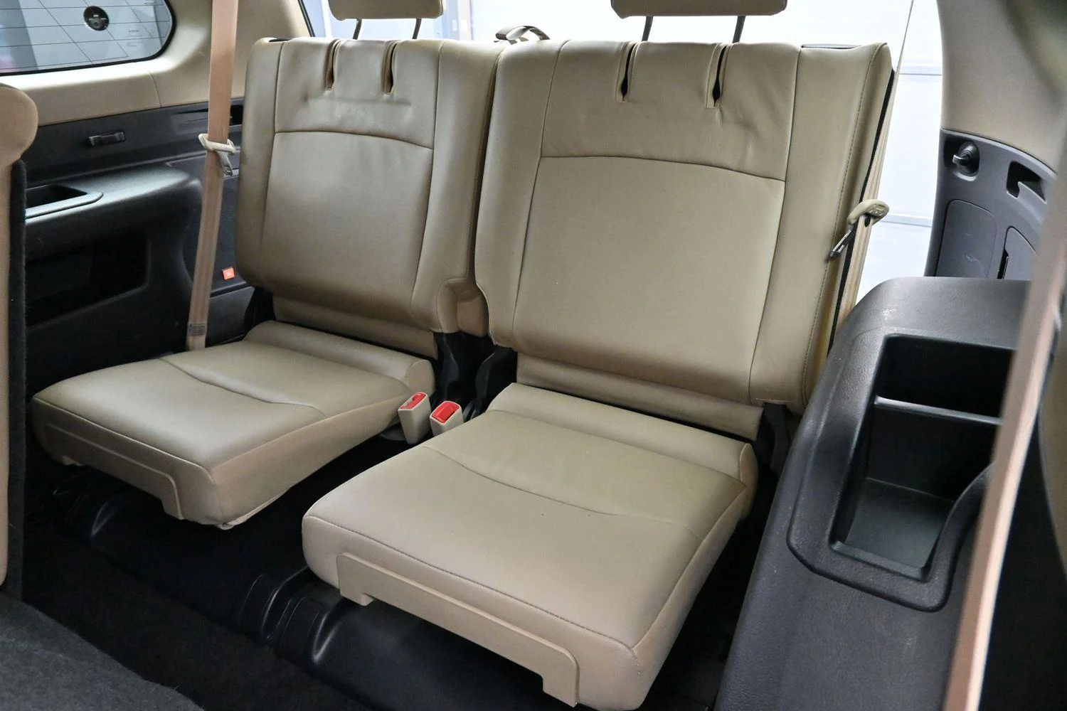 Used 2019 Blizzard Pearl Toyota Limited image 36