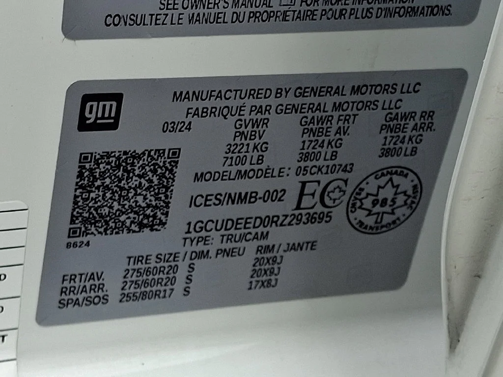 Used 2024 White Chevrolet RST image 28