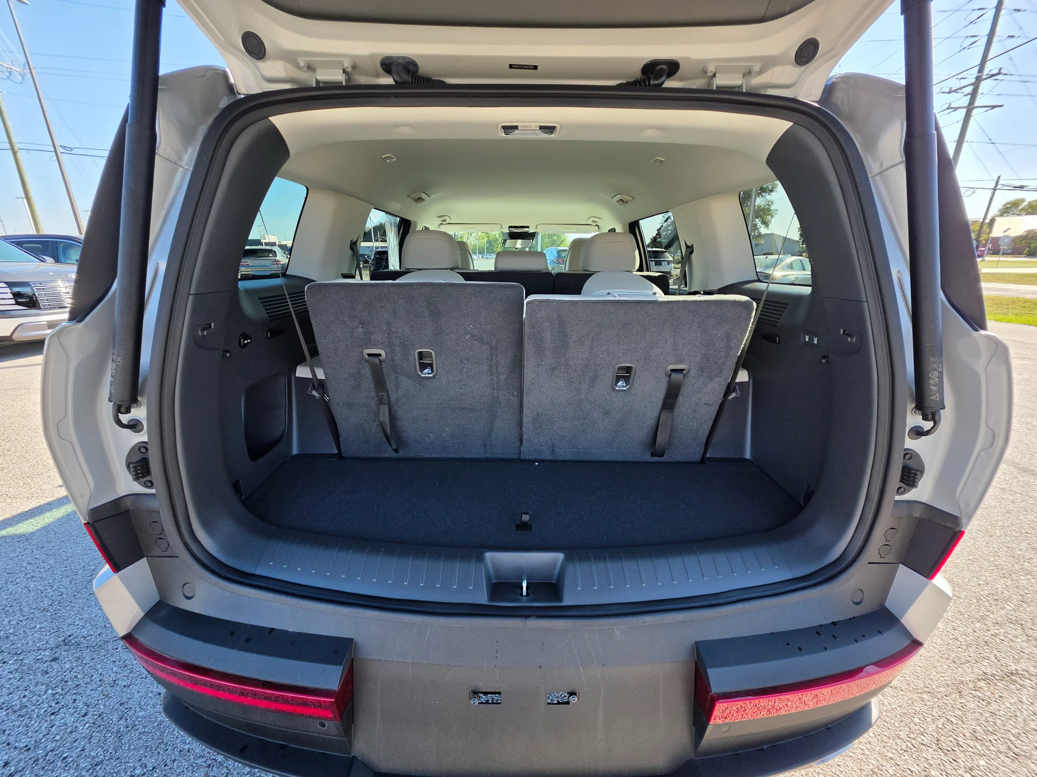 Used 2024 Shimmering Silver Hyundai SEL image 23