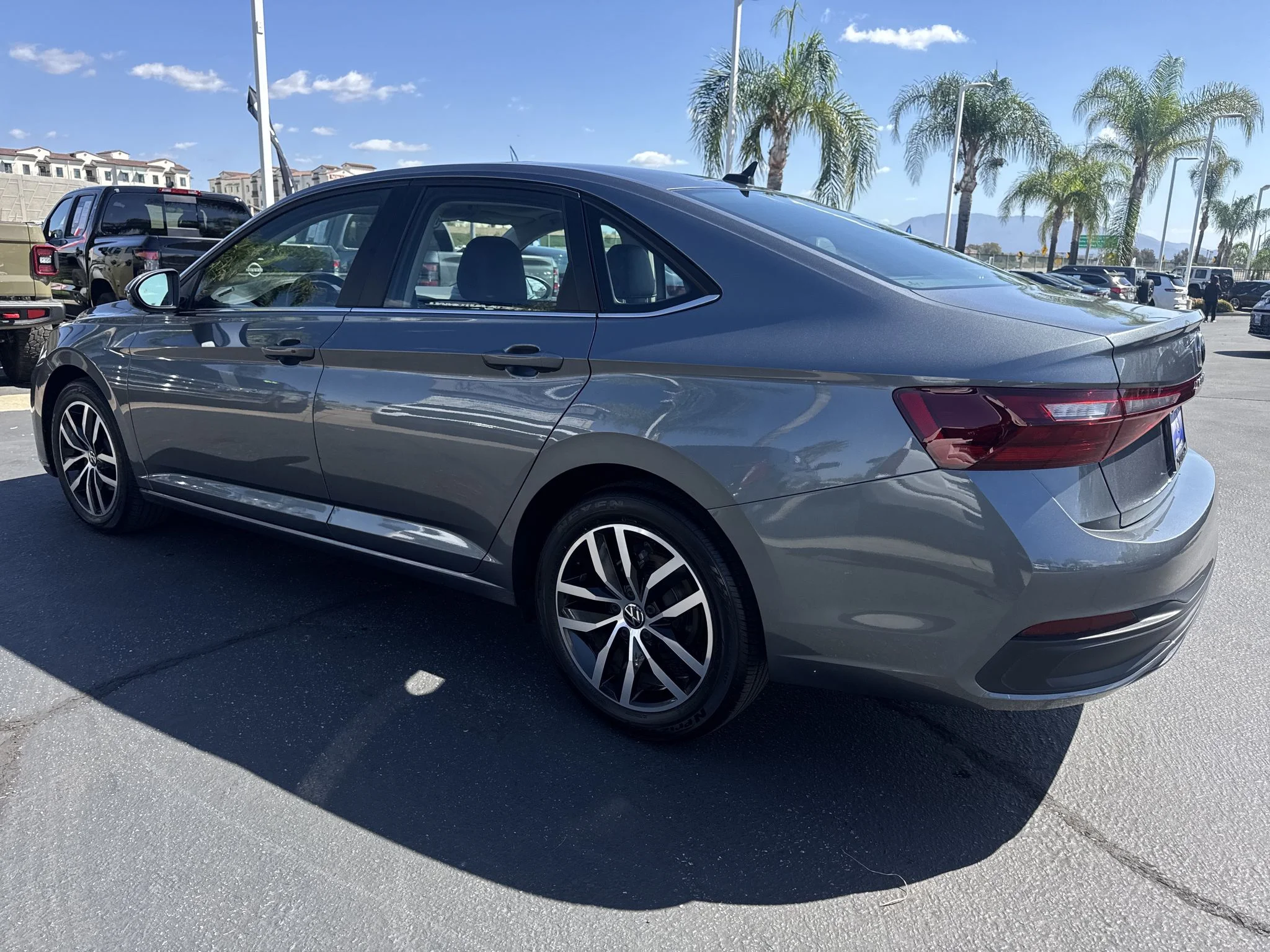 Certified Used 2025 Platinum Gray Metallic Volkswagen SE image 5