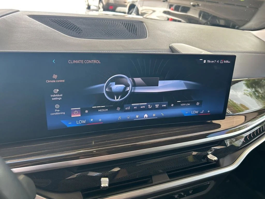 Used 2024 Black BMW xDrive40i image 8