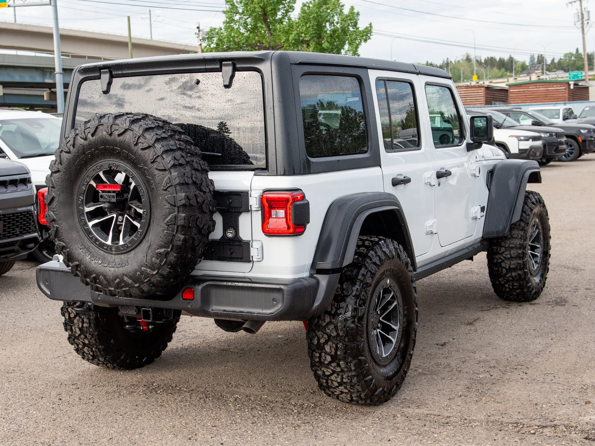 Used 2025 White Jeep Willys* 4 Door 4x4, 35 Inch Tire Package, Rock Rails, Rear Locker image 6