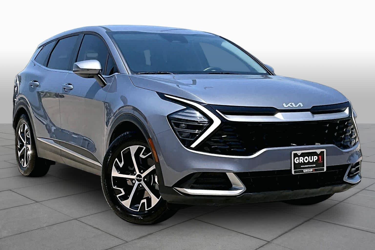 Used 2025 Everlasting Silver Kia EX image 3