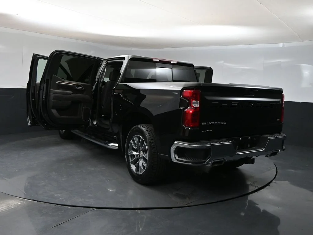 Used 2025 Black Chevrolet LT image 41
