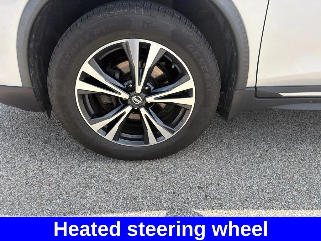 Used 2017 Silver Nissan SL image 14