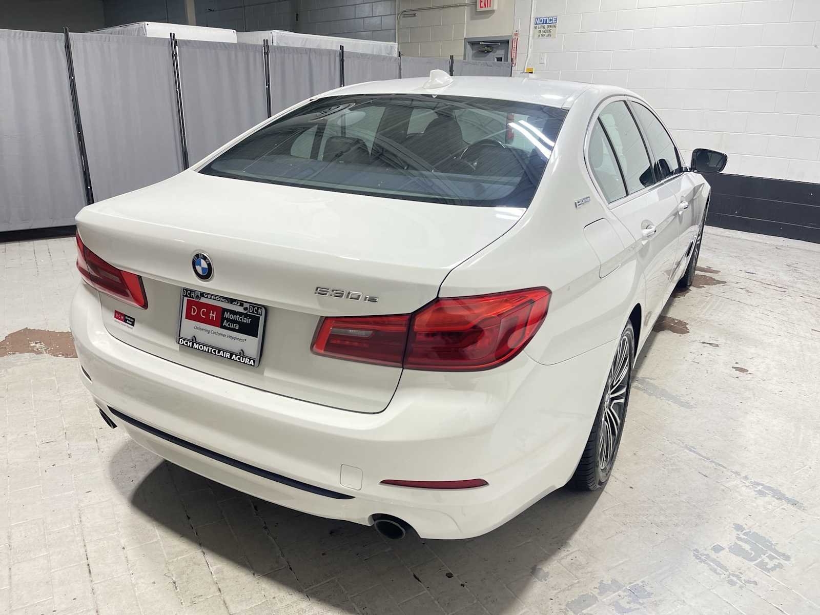 Used 2018 White BMW 530e xDrive iPerformance image 26