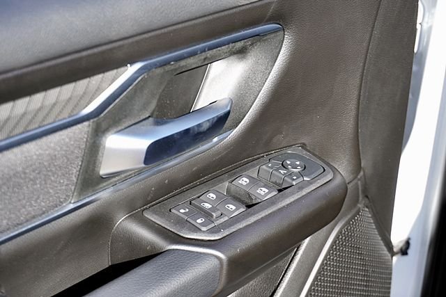 New 2026 Bright White Clear-Coat Exterior Paint RAM Big Horn Night Edition image 30