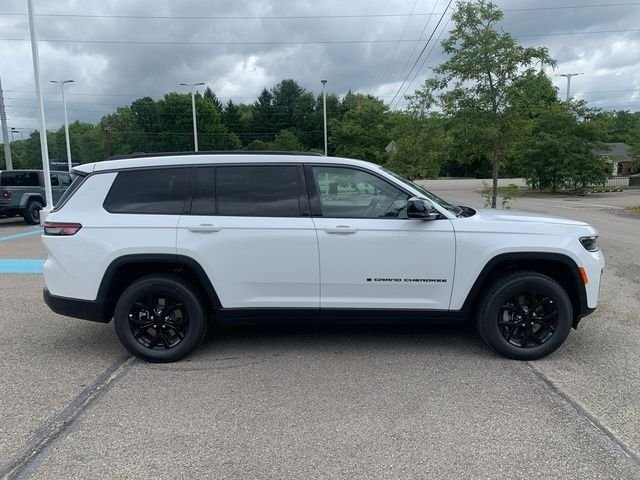 New 2026 Bright White Clear-Coat Exterior Paint Jeep Altitude image 8