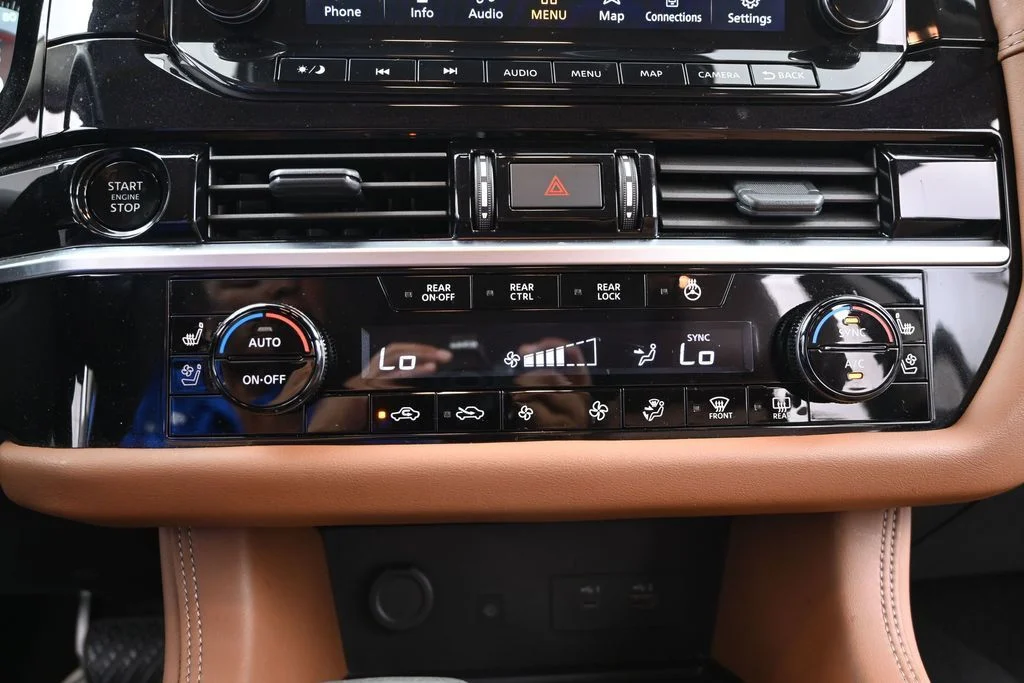 Used 2025 Black Nissan Platinum image 22