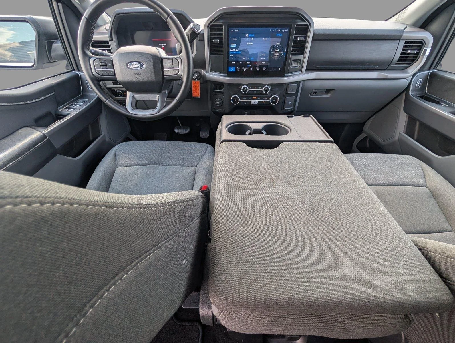 Used 2025 Oxford White Ford XLT image 29