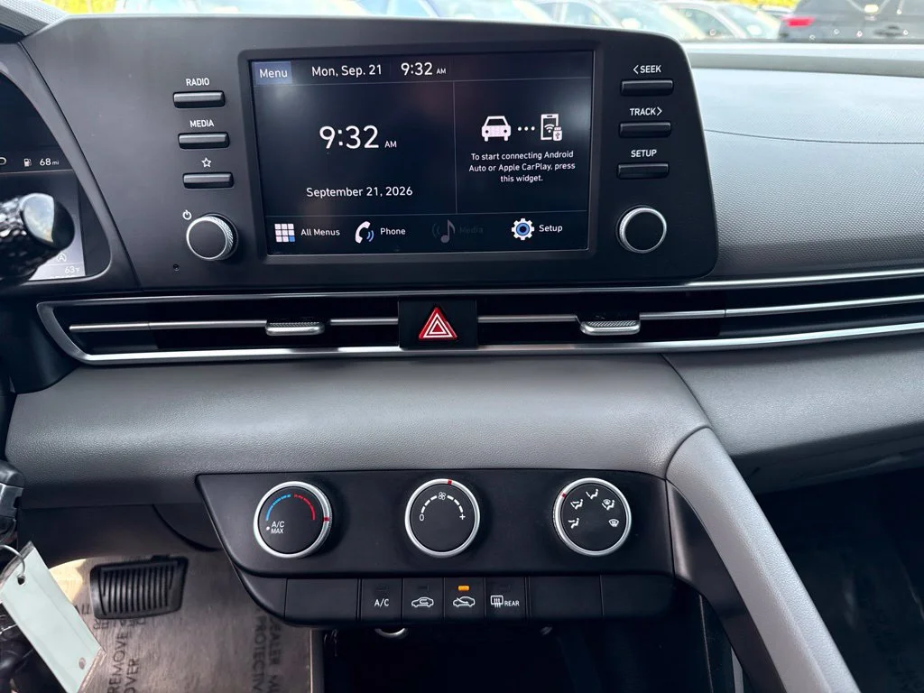 Used 2022 Scarlet Red Pearl Hyundai SE image 23