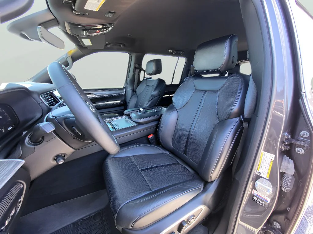 Used 2024 Baltic Gray Metallic Clearcoat Jeep Series III image 22