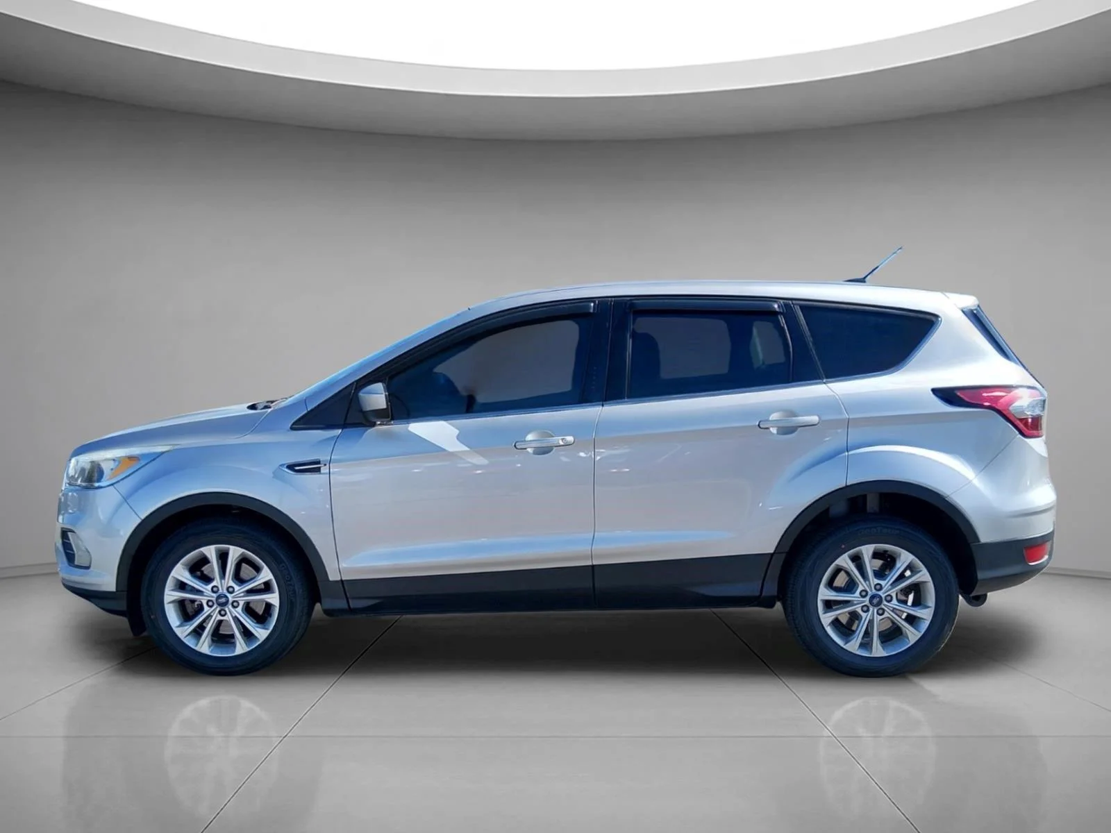 Used 2017 Ingot Silver Ford SE image 2
