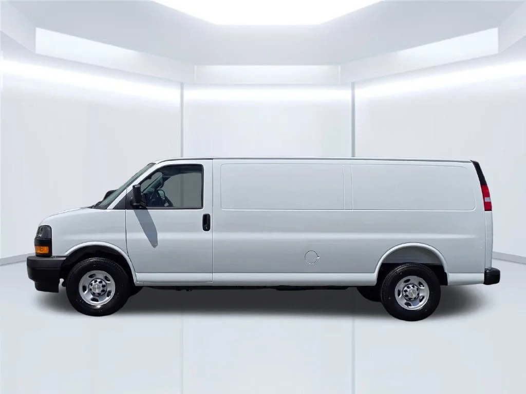New 2026 White Chevrolet Work Van image 17